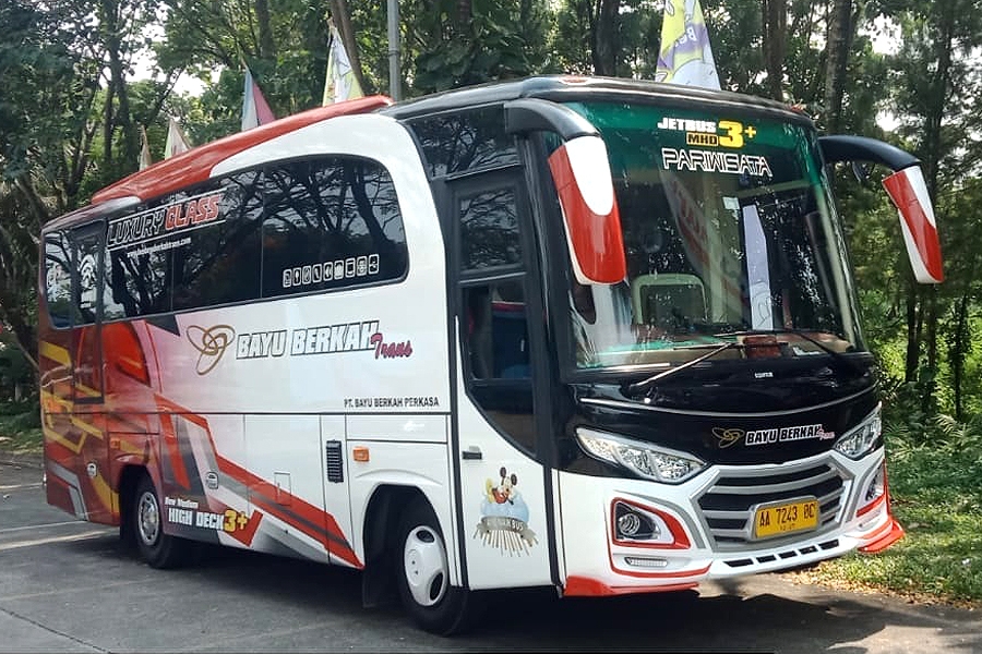 Medium Bus Pariwisata ke Jungle Land Adventure Theme Park